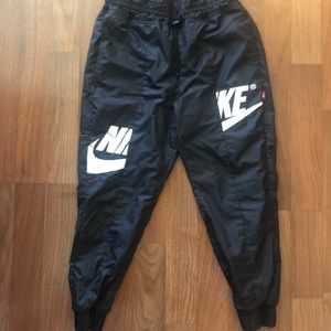 Nike wind breaker pants size XS